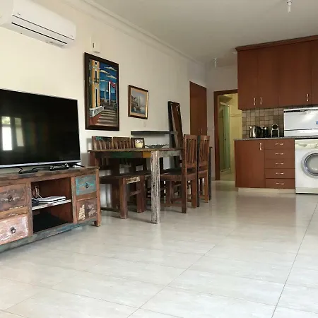 Mystra Place Апартаменти *